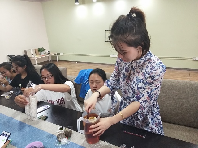 【缤纷百团】心系一抹绿色 静坐赏琴品尝