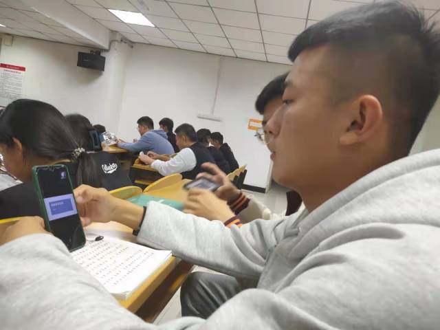 【辅导员说完满】保护隐私安全 维护合法权益——大数据学院、信息工程学院大学生隐私权益知识宣讲