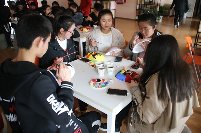 手绘京剧脸谱 领略非遗之美——智能工程学院第二届“绘京剧脸谱 扬国粹精神”绘脸谱大赛