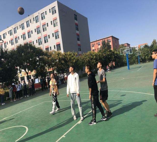 【完满班级】数据1802班“青春无限——汗水交兄弟”篮球赛