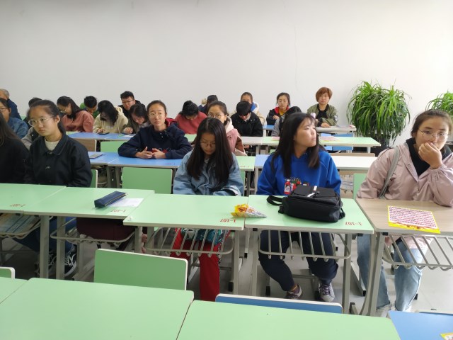 【完满班级】青春无极限 燃烧青春激情——外国语言文学系10月完满班级活动