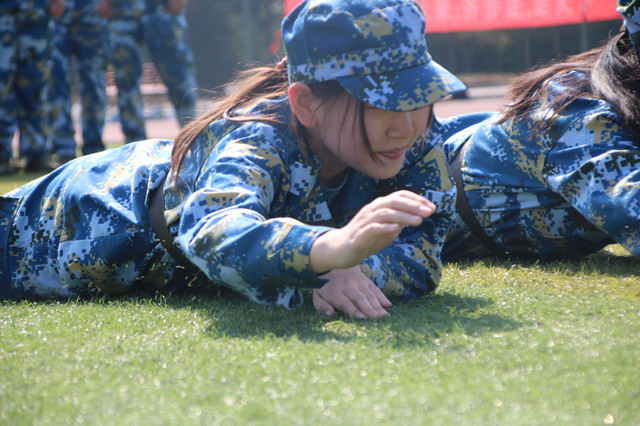 流血流汗不流泪 坚持不懈——21级智院学子军训纪实