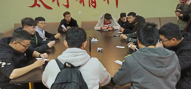 【完满班级】一场折纸戏 忆回少儿时——网工1801班“纸艺缩影人生”完满班级活动