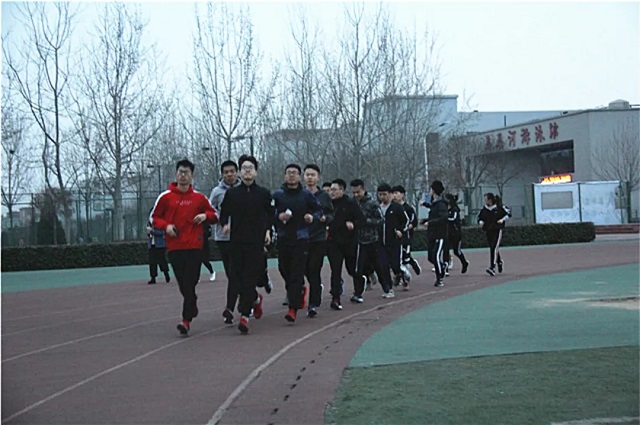 学习标杆•张岳：人生就像旅行 要勇攀高峰 永不言败
