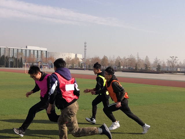 【完满班级】激昂青春 绽放自我——数据1801班举办“撕名牌”完满班级活动