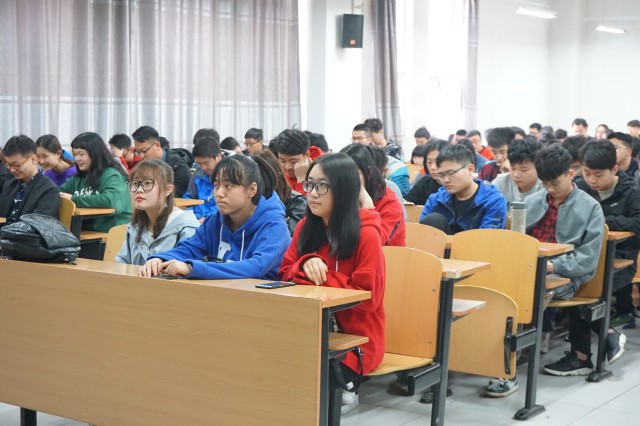 【辅导员说完满】相约春天 让雷锋style永在——信息工程系2016级雷锋伴我行主题会