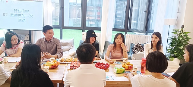 【毕业季】师者如光 微以致远 且歌且行且从容——淬炼·国际商学院“青春作伴 不说再见”院长座谈会