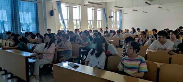 【完满班级】饱读万卷书籍 品味中华文化——“大咖阅读”系列活动之精神食粮