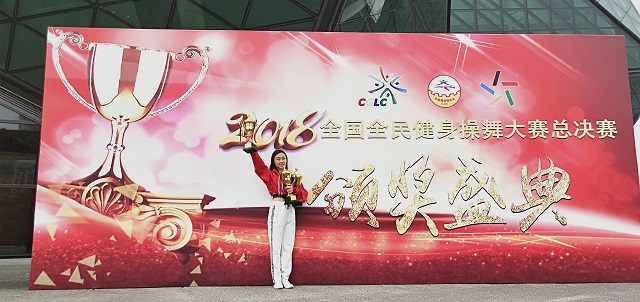 闪光的信院第253期：华丽绽放 舞姿飞扬 点亮梦想 这是“信院舞娘”龙起璞的故事。