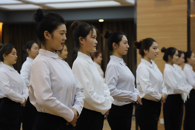 秉时代之美 承善雅之礼——2020-2021学年校院两级礼仪服务队结业考核圆满结束