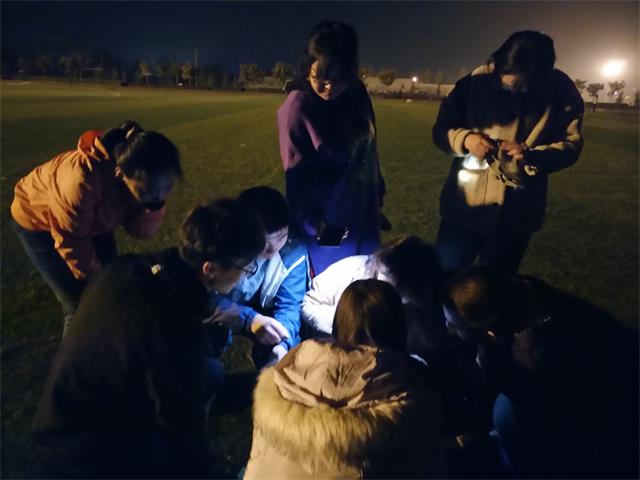 【社团快讯】缕缕灯光 你我同行——“英”你相聚之来一场不一样的破冰交流