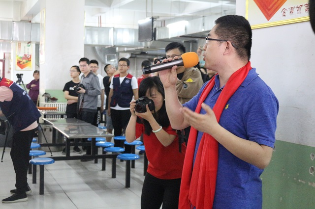 “红歌”与“艺术”碰撞 快闪唱响“红色”经典——食品与环境学院联合五四运动“快闪歌唱五四”活动