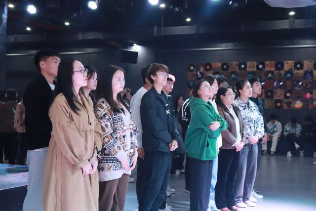 【辅导员说完满】花YOUNG忆韶华 迎完满之路——经济与管理学院2021级辅导员说完满活动