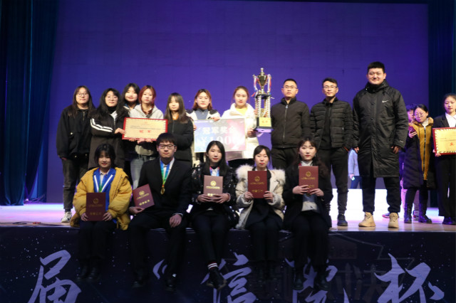 唇枪舌战 谁与争锋——外国语言文学系参加第十届“信院杯”辩论赛纪实