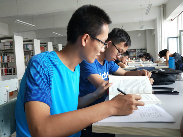 【完满班级】情暖六月 影印青春——淬炼商学院六月完满班级主题活动（十）