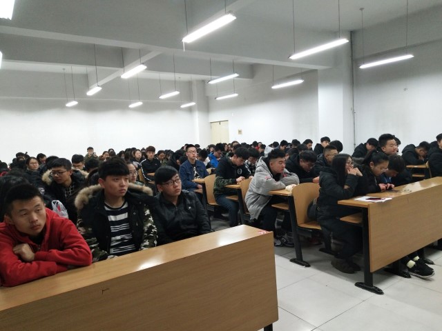 【辅导员说完满】树立完满典型 发挥榜样作用——信息工程系开展“辅导员说完满”