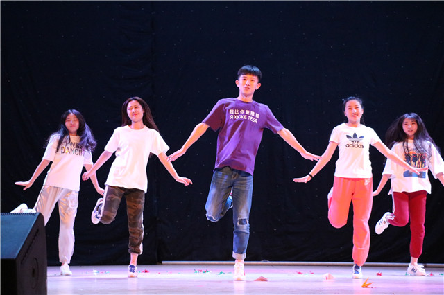 一场盛世之约 传递经典——第86期乌马河周末文化广场之“向经典致敬”主题晚会