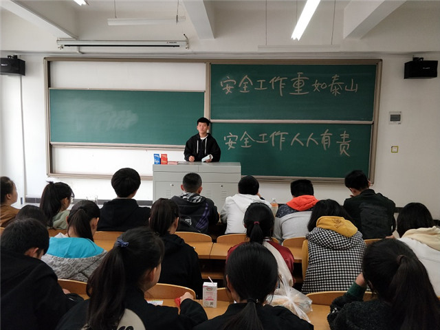 【完满班级】体验最可爱的人——淬炼商学院“善”行青春主题活动(二十)