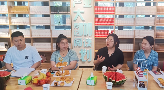 【毕业季】师者如光 微以致远 且歌且行且从容——淬炼·国际商学院“青春作伴 不说再见”院长座谈会