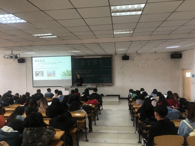 【辅导员说完满】重视安全问题，为生命增光添彩——艺术传媒学院2017级辅导员说完满