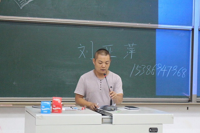 【迎新纪实】披霞唤月 禧年萌新初来会晤——食品与环境学院2018级新生见面会