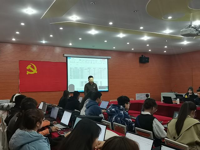 标杆塑造 人才培养——艺术传媒学院2020级班委培训