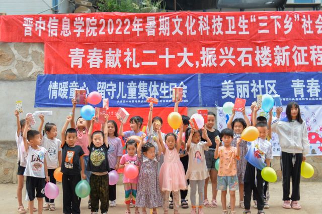 【三下乡】情暖社区:文艺汇演进社区