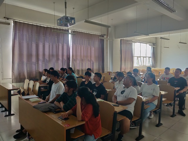 【完满班级】点燃青春之火 成就辉煌人生——食品与环境学院食安1803 班级青春电影赏析