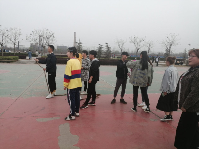 【完满班级】 绳索飞扬 回味童年——艺术传媒学院视觉1803班跳大绳完满班级活动