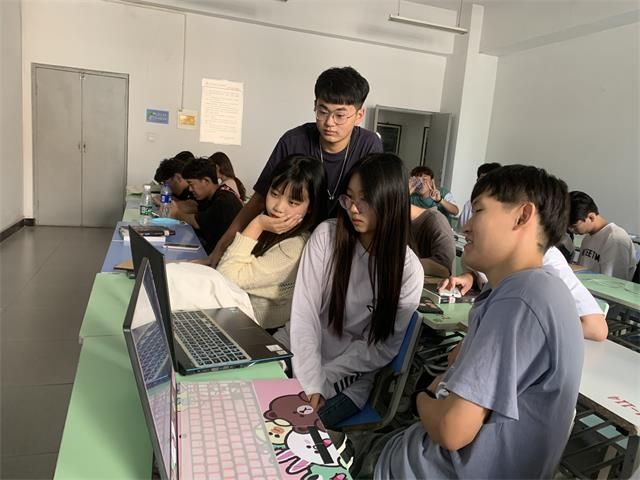 【完满班级】学习进步 学无止尽——艺术传媒学院动画1902班学习软件交流活动