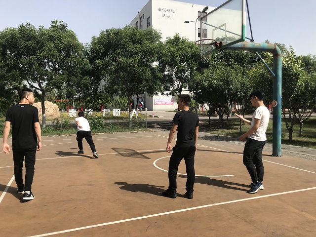 【完满班级】激烈比拼 球场争赢——大数据学院软件工程1601班开展完满班级活动