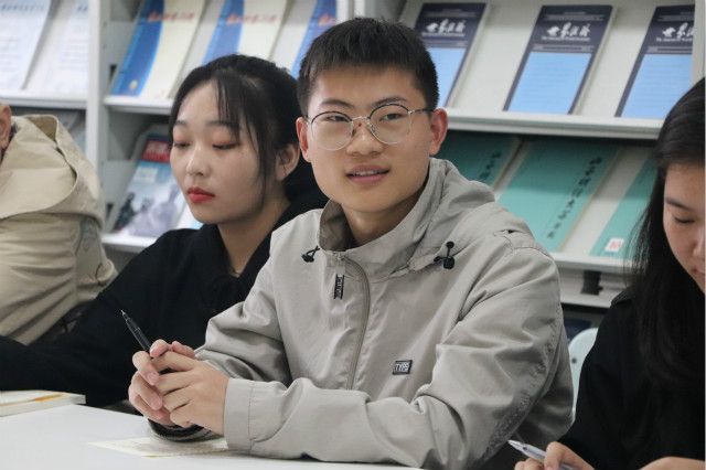 点亮启航航标 共话未来发展——经济与管理学院院长座谈会