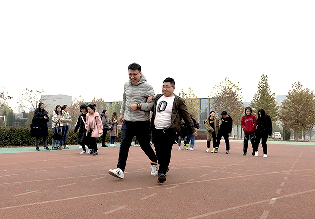 【完满班级】青春齐奔跑 我们共进退——艺术传媒学院视觉（专升）1805班“独掌难行，孤掌难鸣”完满班级趣味赛