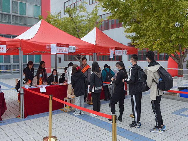 喜迎娇子 展艺术风采——艺术传媒学院迎新报道