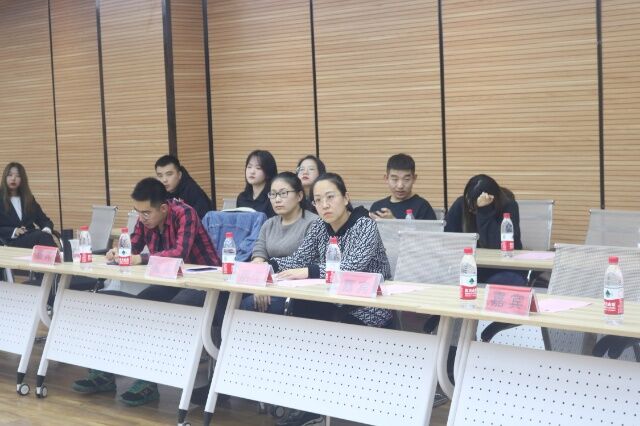 镜头记录生活 笔尖书写美好——经济与管理学院用“心”记录 用“新”突破记者节分享交流会