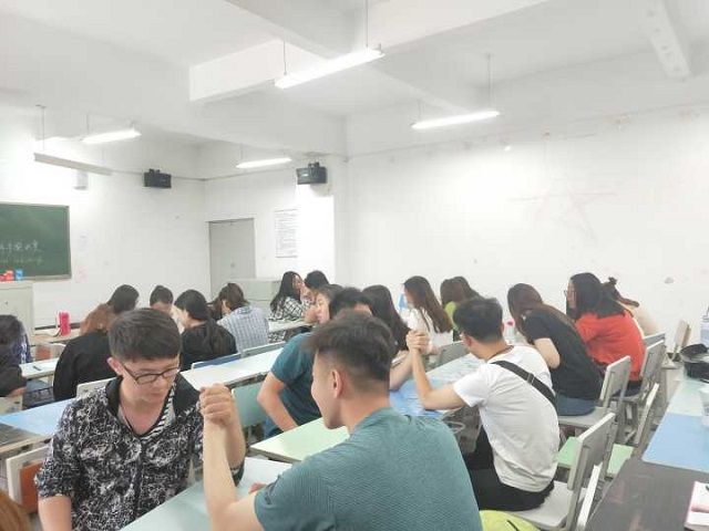 【完满班级】那些年我们玩过的游戏——艺术传媒学院环设1603班、1606班、动画1602班举办扳手腕大赛