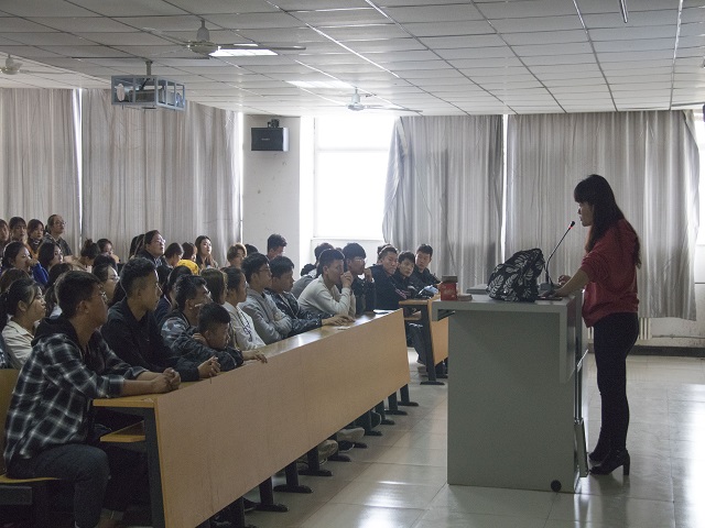不负青春年华 最美的自己在路上——艺术传媒学院2018级新生国际交流项目、继续教育学院宣讲会