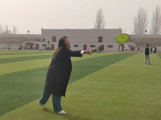 【完满团支部】阳光飞盘大赛 健康体育生活——大数据学院、信息工程学院数字2202班完满团支部活动