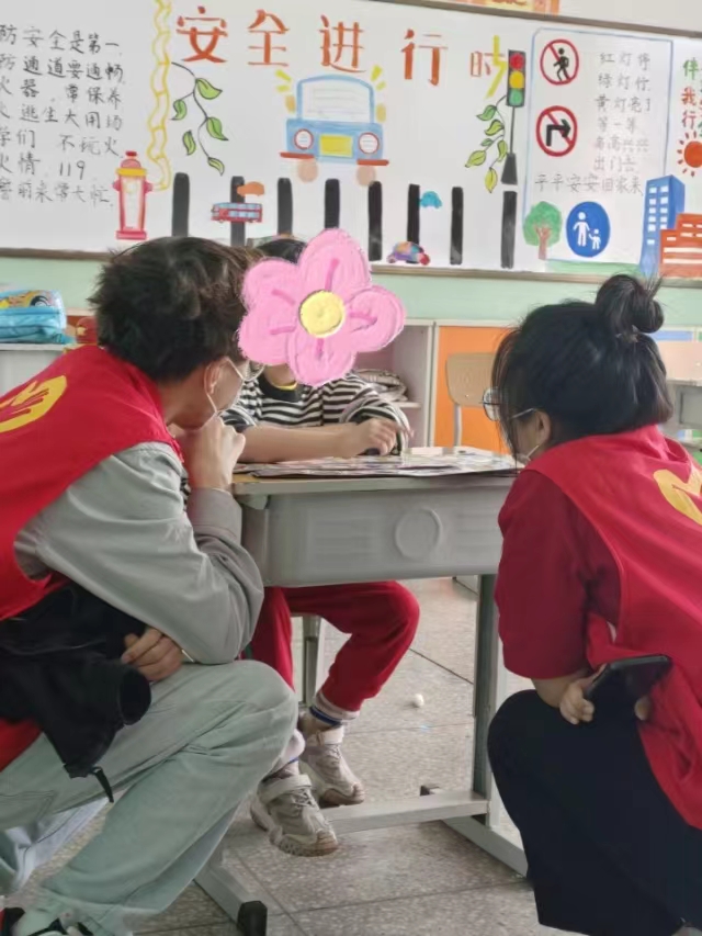 成长足迹 尽享趣味童年——哥哥姐姐拍拍你之一场别开生面的“六一”游园会
