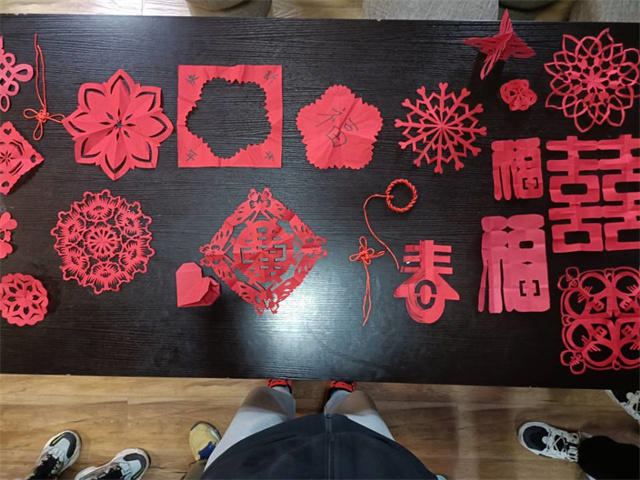 【完满班级】剪出深厚谊 情系中国结——淬炼·国际商学院会计2105班完满班级活动