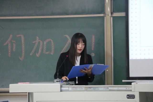 责任火炬尚未熄灭 光辉前途即刻点燃——商务英语学院学生会部门介绍大会