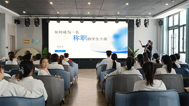 【青马工程】于拼搏实干中 绘就“秋收”美好画卷——雏鹰班第2期:做自己青春的主角 争当“稻穗”干部