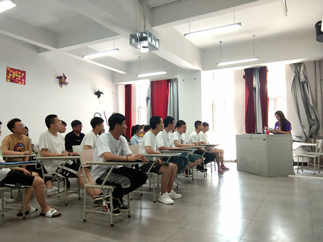 【完满班级】回顾历史 明确使命——艺术传媒学院环境设计1802班举办弘扬五四精神演讲比赛