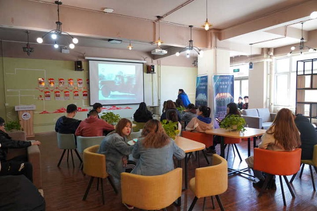 【完满班级】“学习雷锋 感悟人生”雷锋精神观影——艺术传媒学院环设1806班主题完满班级活动