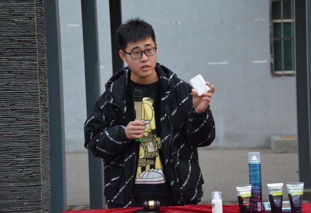 【创意文化节】创意拍卖 “复活”闲置物品——第二届“淘你所爱·淘出精彩”创意拍卖市集