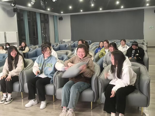 【完满团支部】雷锋精神我传承 争当先锋好少年——商务英语学院英语2102班完满团支部活动