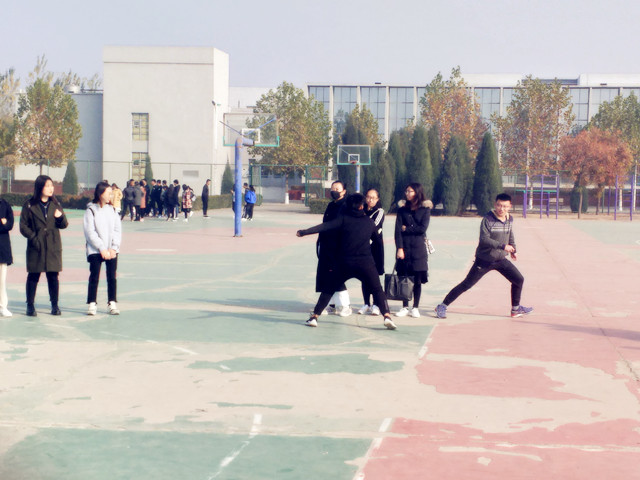 【完满班级】淬炼商学院11月完满班级主题活动回顾（一）——营销1703班举办“青春与电影之‘我的影子’”主题活动