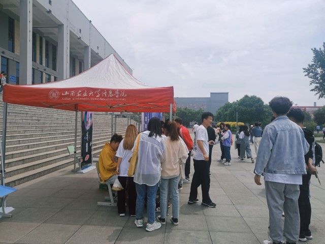 【戏剧节】深刻印记 回望启航——艺术传媒学院“UFO星航绘展”