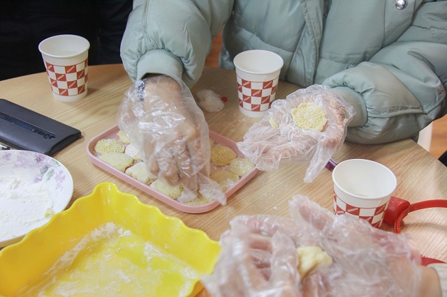 温暖相伴 不负期待与感动——青藤书院举办“陪你度过漫长岁月”集体生日会