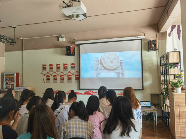 【完满班级】青春如花 花开灿烂——商务英语学院英语2001班、2004班完满班级活动